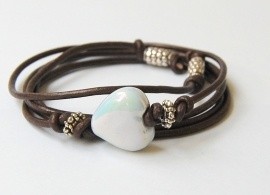 armband met klein hartje, licht blauw