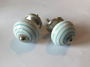 Kastknopje m porselein streep lichtblauw