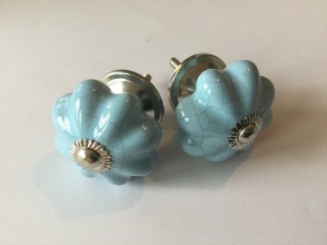 Porseleinen kastknopje lichtblauw craquele