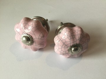Porseleinen kastknopje roze craquele