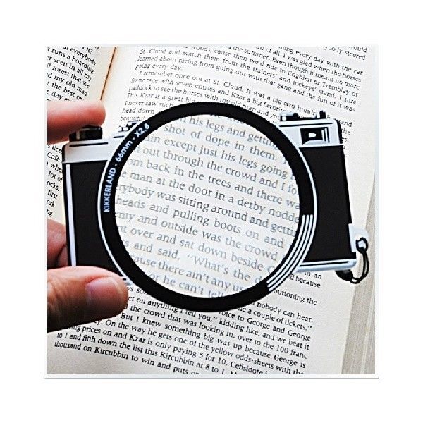 boekenlegger camera met vergrootglas
